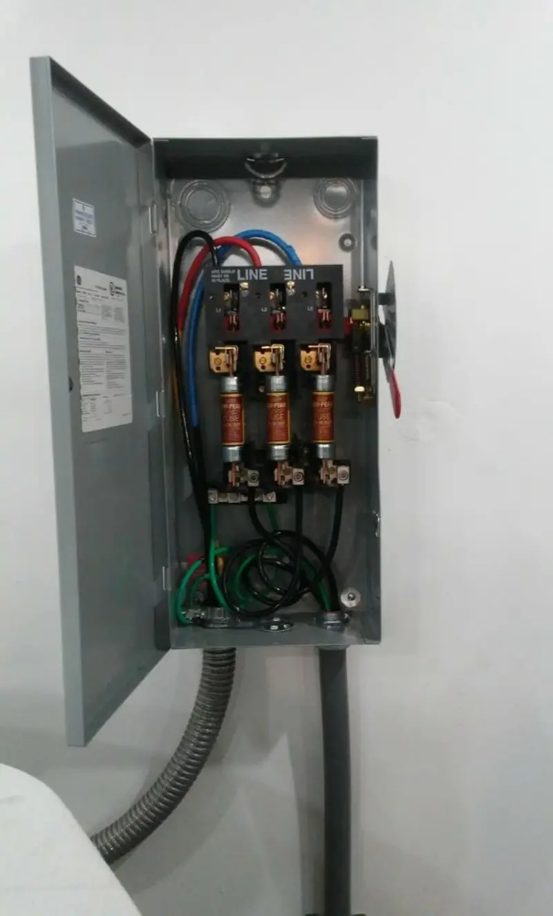 Three-phase disconnect switch installed for Electrical Wiring & Rewiring in Zephyrhills West